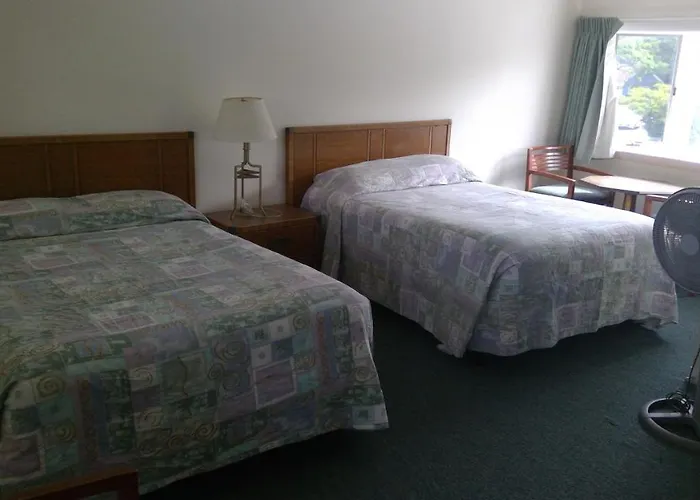 Village Green Motel